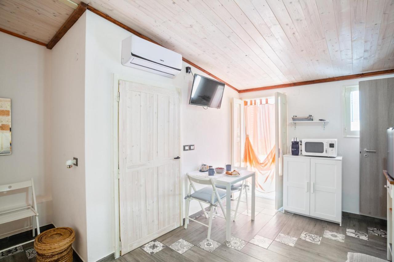 Tiny House 19 Terrace Aparment Apartment Полиняно а Маре Екстериор снимка