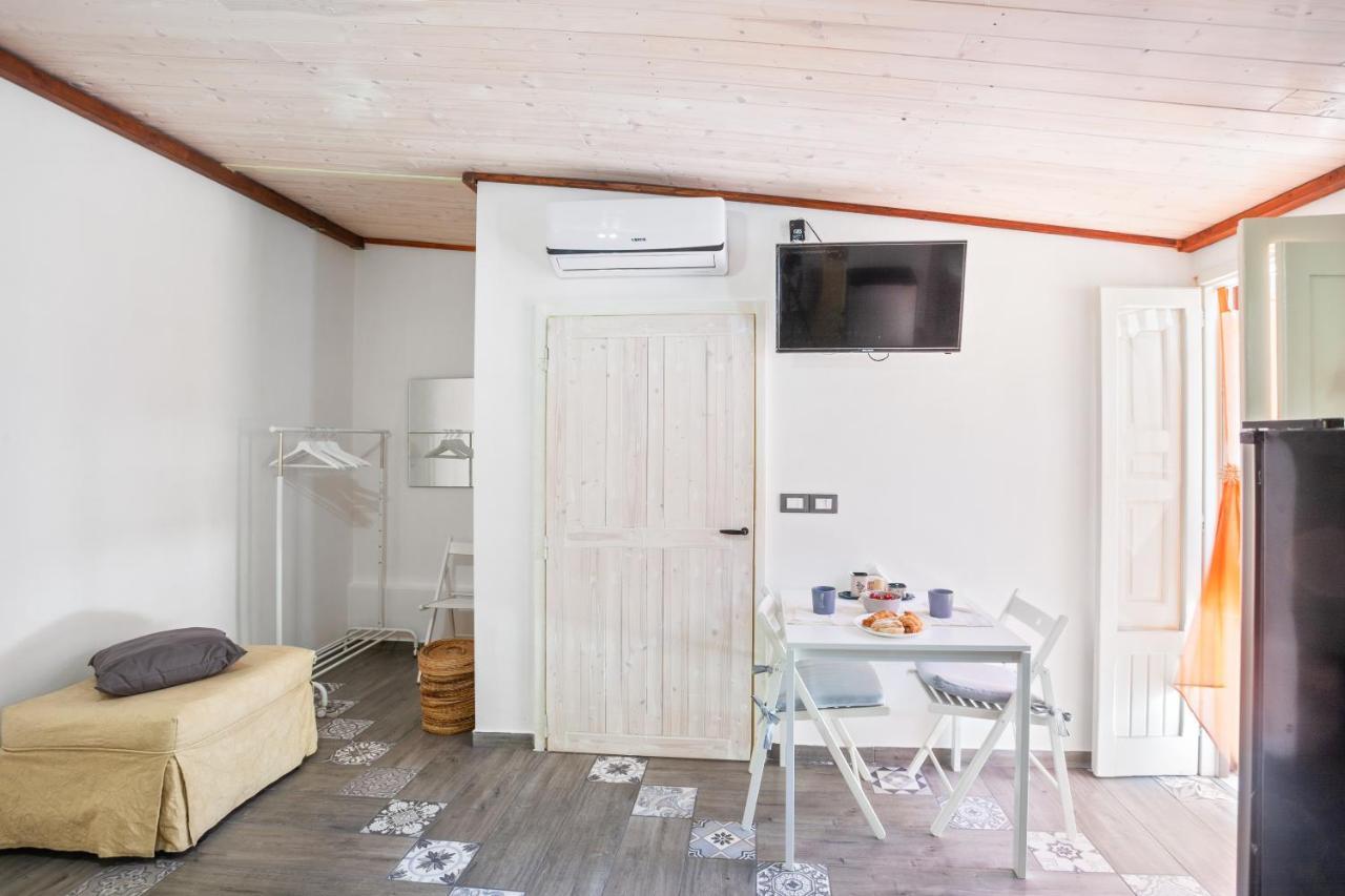 Tiny House 19 Terrace Aparment Apartment Полиняно а Маре Екстериор снимка