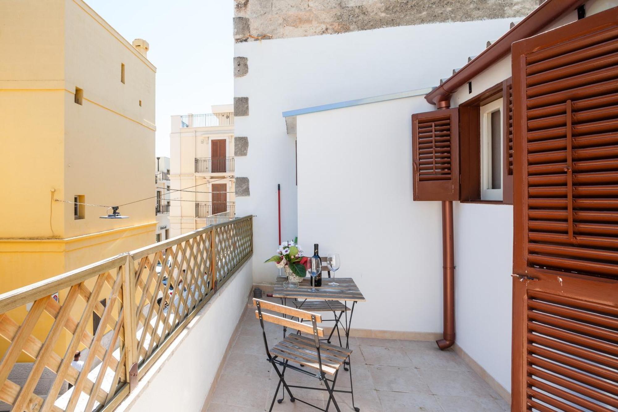 Tiny House 19 Terrace Aparment Apartment Полиняно а Маре Екстериор снимка